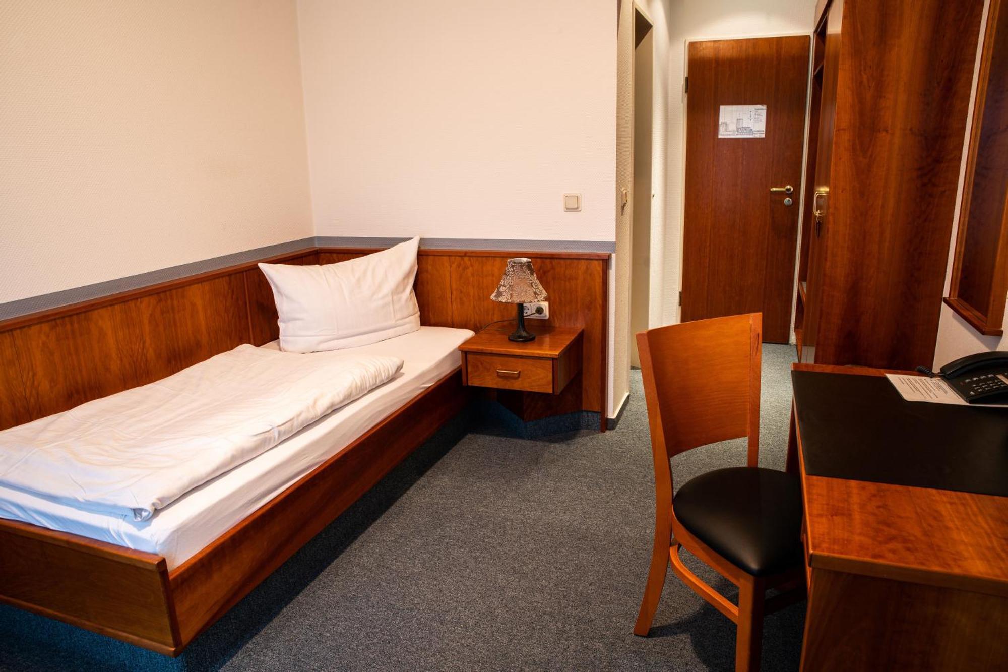 Hotel-Restaurant Thomsen Delmenhorst Dış mekan fotoğraf